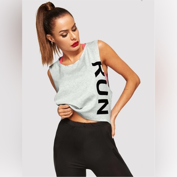 PRICE ⬇️ Cropped RUN Muscle Tank - Picture 2 of 4